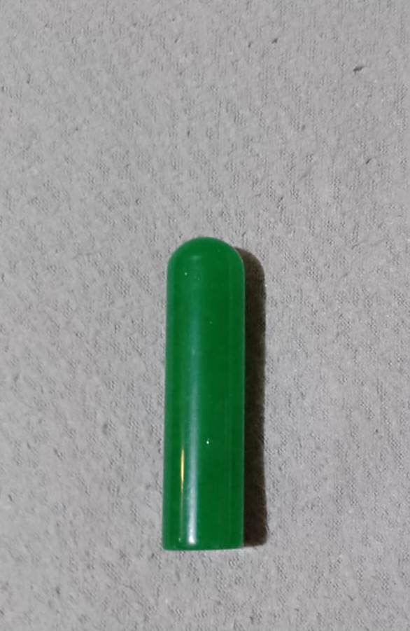 清朝乾隆祖母綠章材